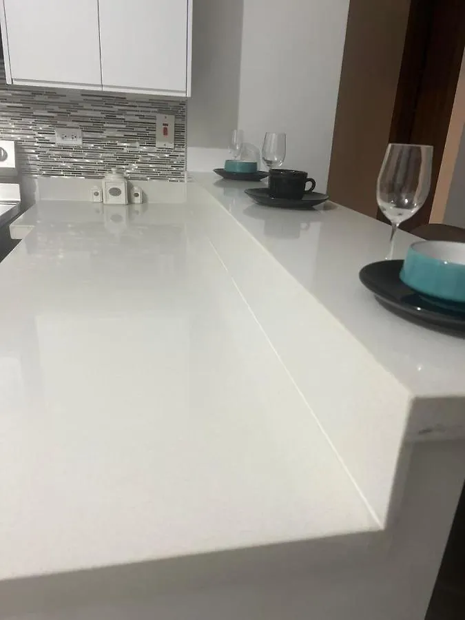 Kensington Apartment Kingston 0*,